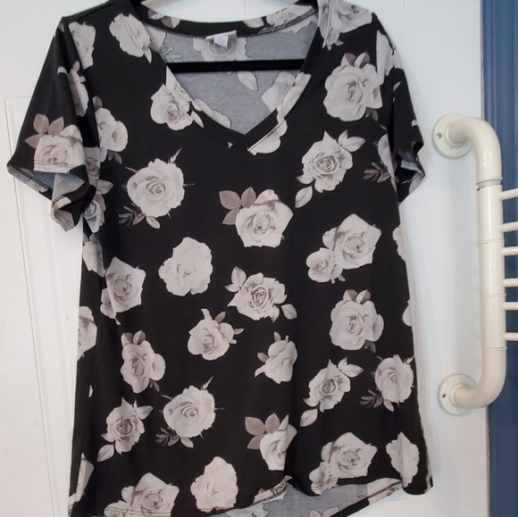 Lularoe shirts - Picture 5 of 16